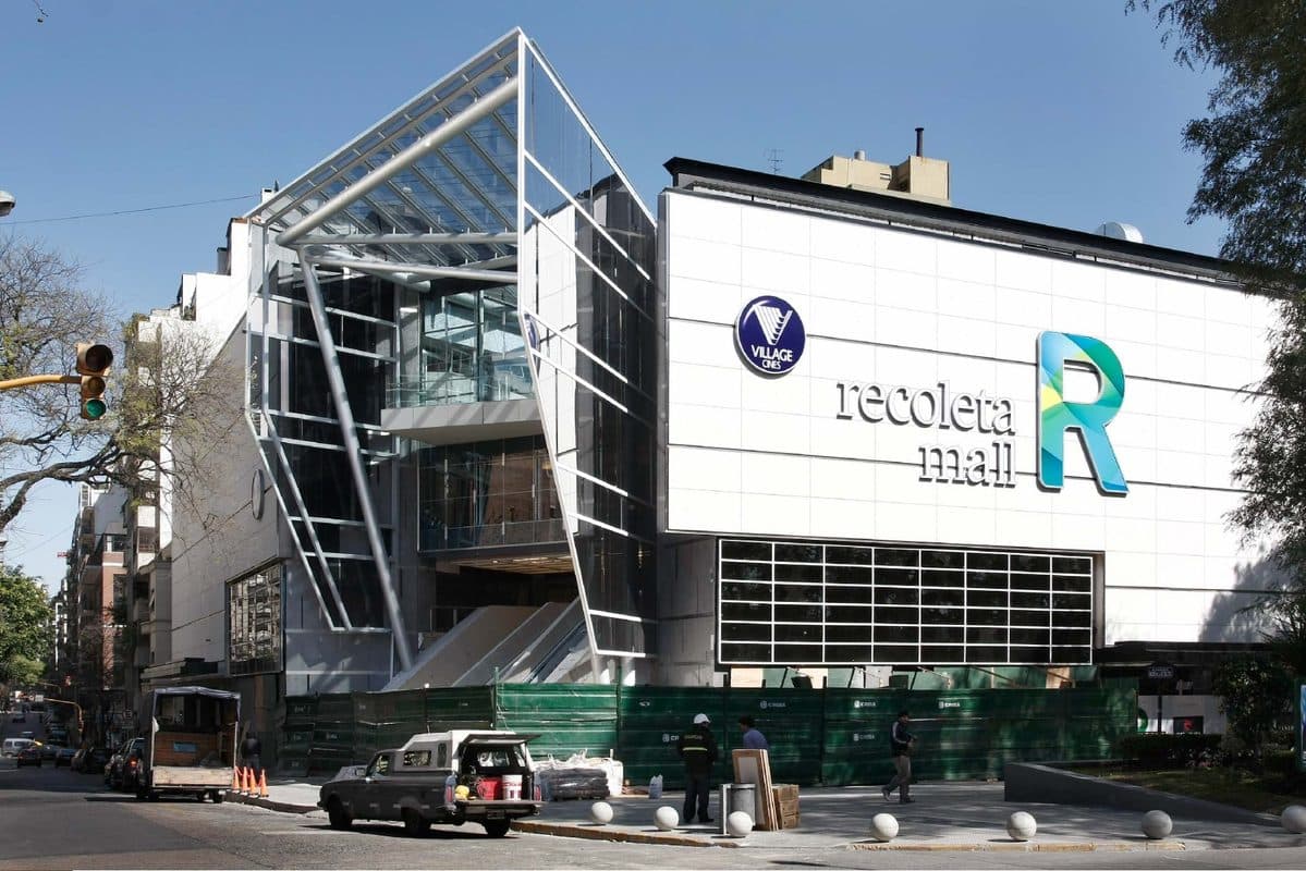 Fachada del shopping Recoleta Urban Mall
